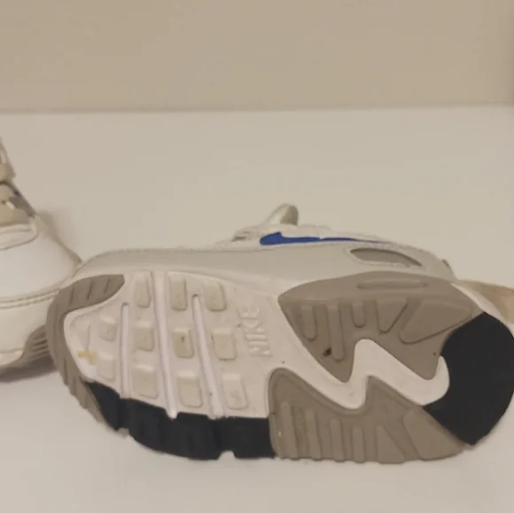 Kids White and Blue Nike Swoosh Sneakers Shoes - Picture 6 of 7